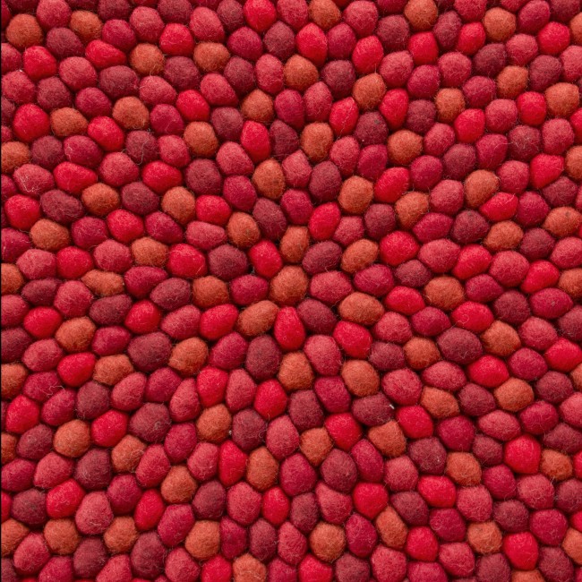 rød kugletæppe tilbud af uldkugler