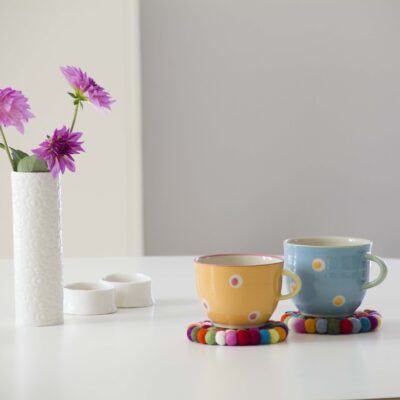 multifarvet coaster og kopper 10 cm