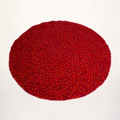 Nepalesisk kugletæppe på tilbud af uldkugler