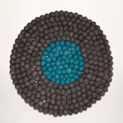 Stole hynde lavet af samme materiale som kugletæppe