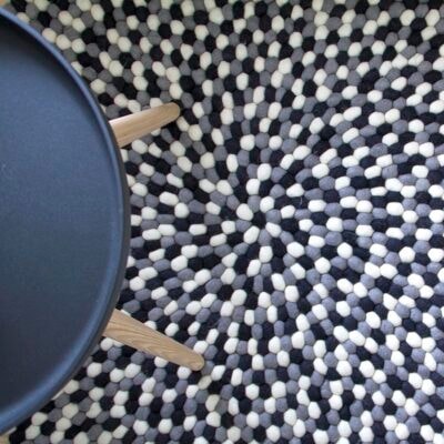 kugletæppe i stue tæt på