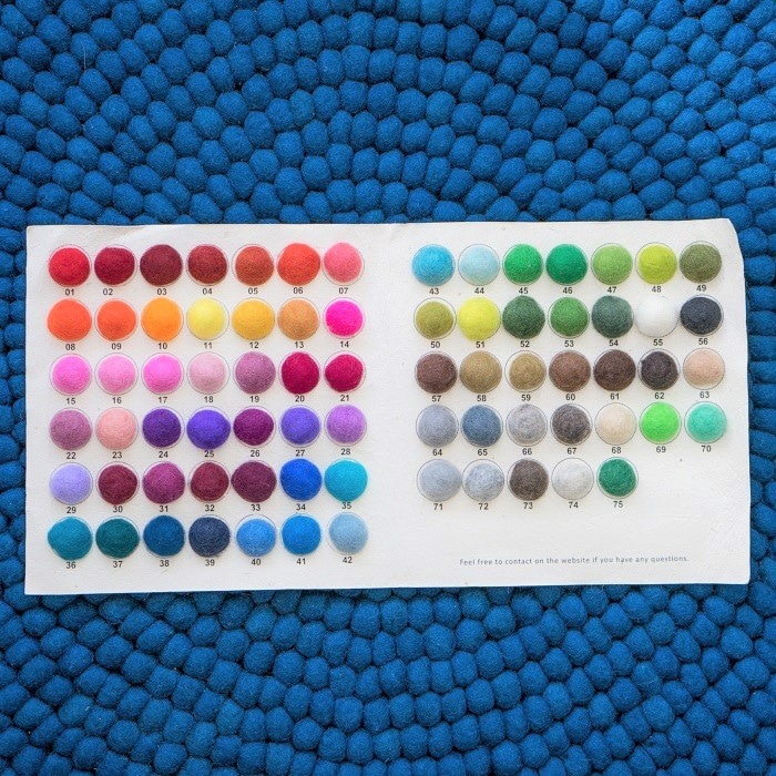 farvekatalog på alle filtkugler til design selv af kugletæppe